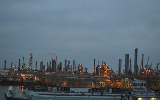 🛢 Angriffe in Saudi-Arabien: USA ziehen Diplomaten ab – Brent steigt über 110 Dollar