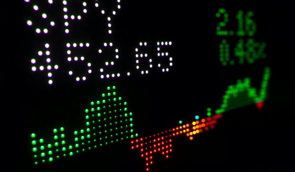 Digitale Börsenanzeige mit steigendem Kursverlauf – Anthropic beantragt Börsengang an der Nasdaq